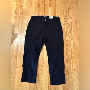 Women’s brand new cropped pants